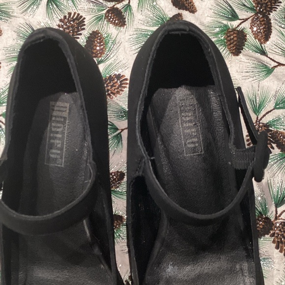 Elegant Black Women's Heels - Picture 2 of 6